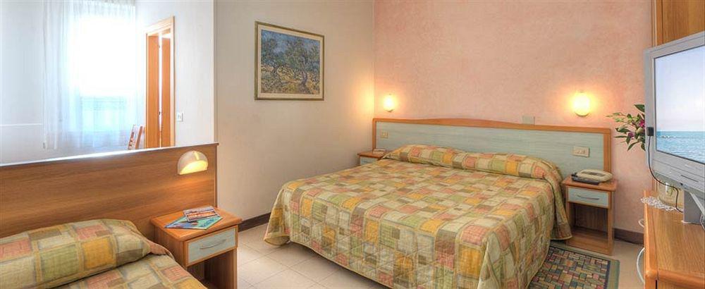Hotel Giannino Порто Реканати Екстериор снимка