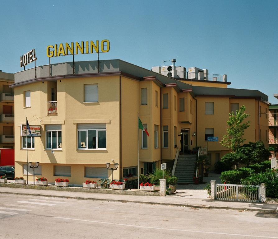Hotel Giannino Порто Реканати Екстериор снимка