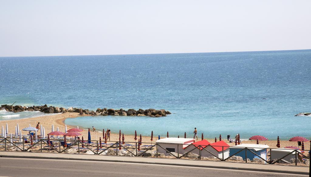 Hotel Giannino Порто Реканати Екстериор снимка