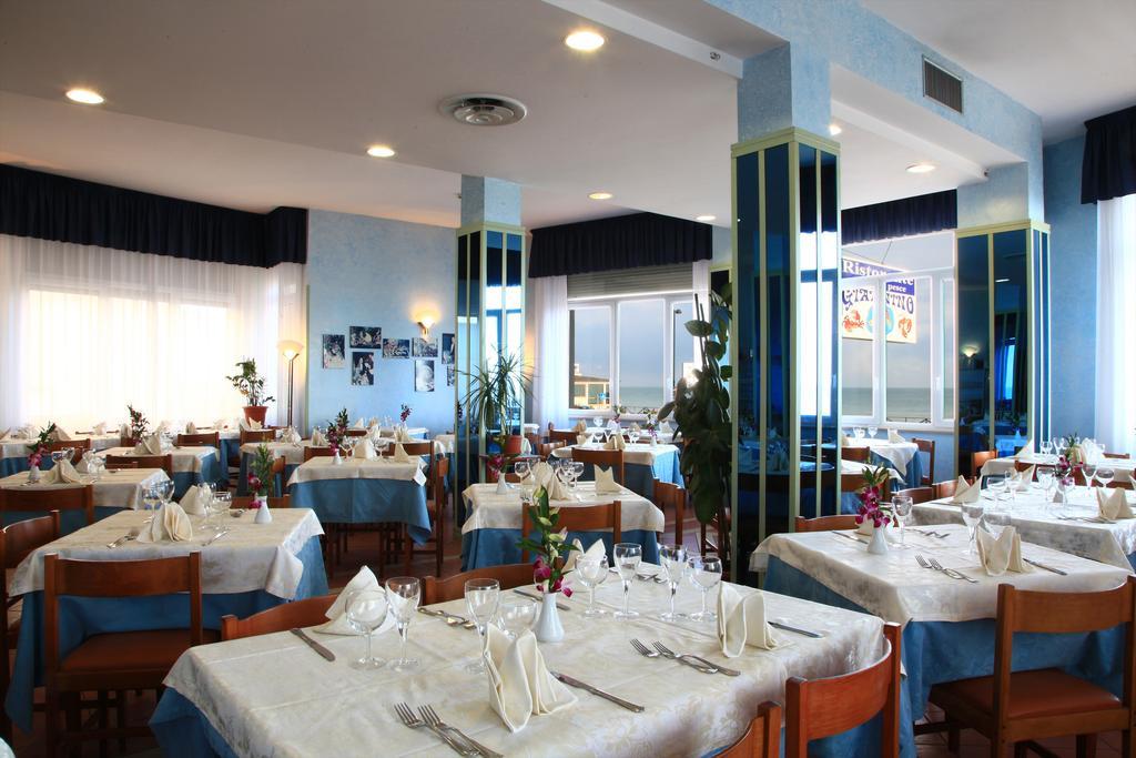 Hotel Giannino Порто Реканати Екстериор снимка