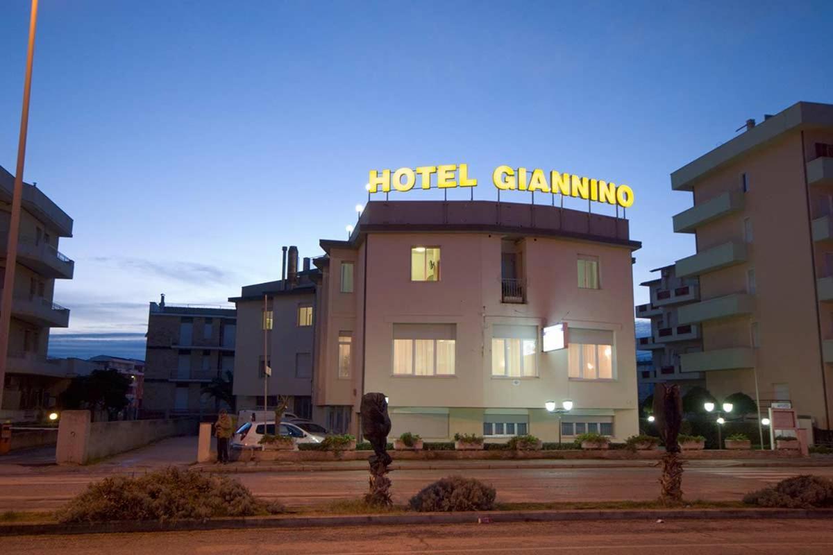 Hotel Giannino Порто Реканати Екстериор снимка